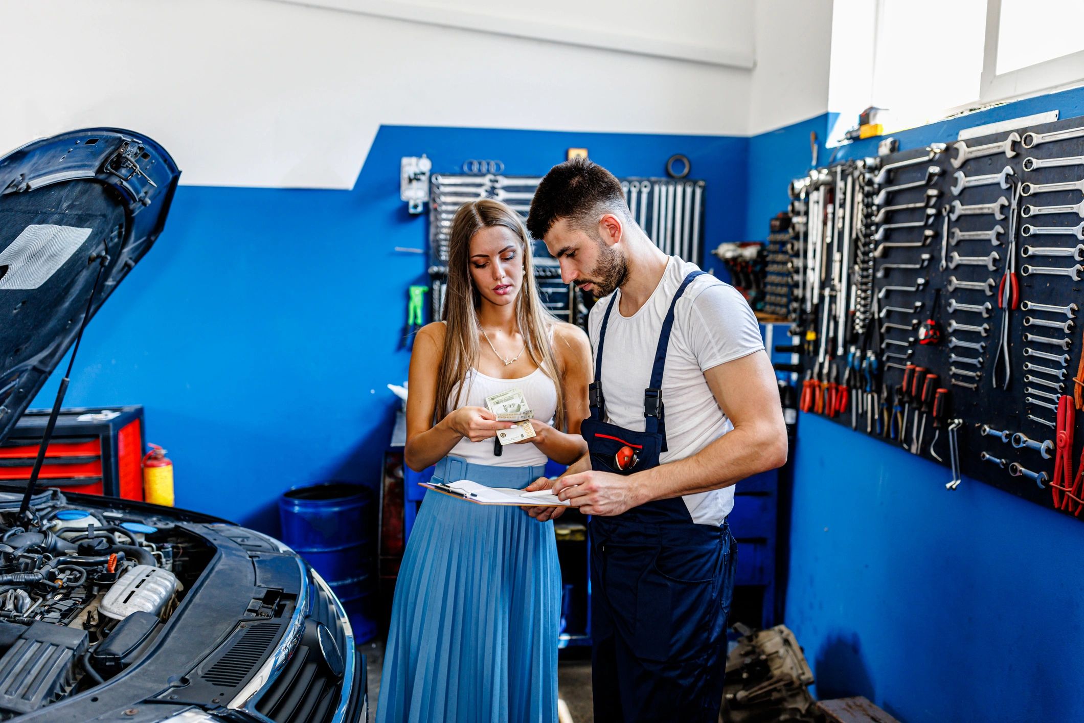 Customer paying for car service after receiving support at an auto service center